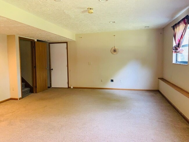 Photo - 3 BR 2.5 BA with attached 2-car garage - Gahanna Schools