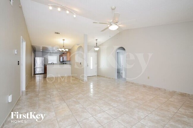 Photo - 585 Koala Dr