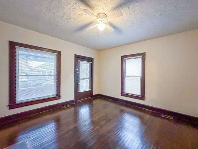 Photo - 838-838 N Oxford St Unit 836 N Oxford St