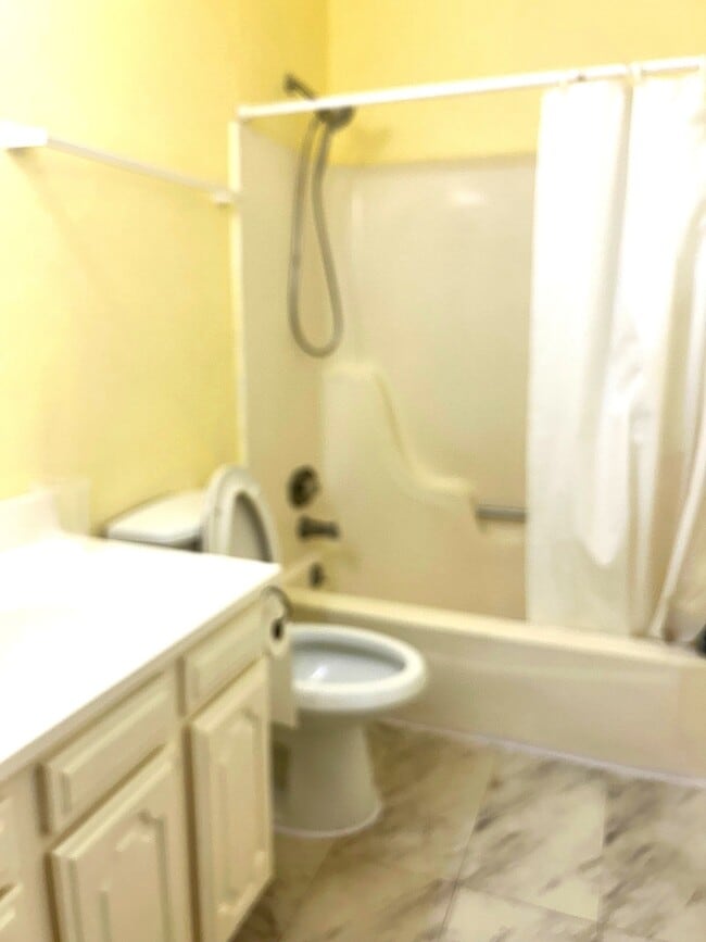 Building Photo - 3123 Village Woods Dr