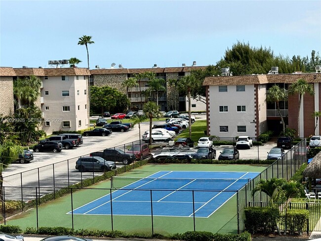 Building Photo - 8101 SW 24th Ct Unit 405