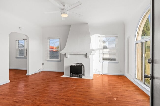 Photo - 1115 E Broadway Unit 05