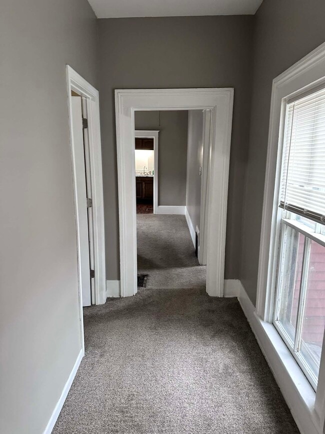 Building Photo - 1018 Haskell Ave Unit #2