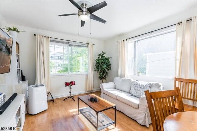 Photo - 33 Linden Ave