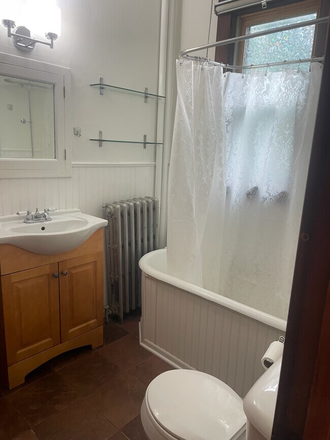 Photo - 312 University Ave NE