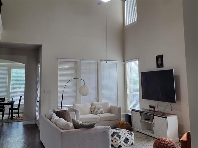 Photo - 4428 Saukenuk Ln