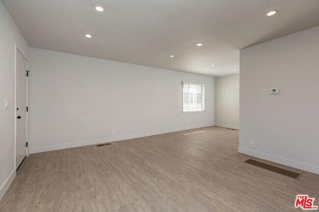 Photo - 1101 Bronson Ave