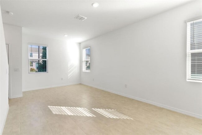 Photo - 2987 Skyline Lp