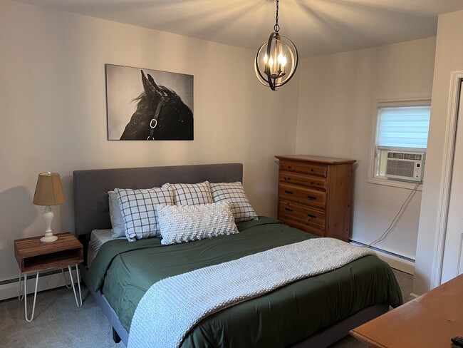 King Size Bed with bedding - 5 Marvin Pl