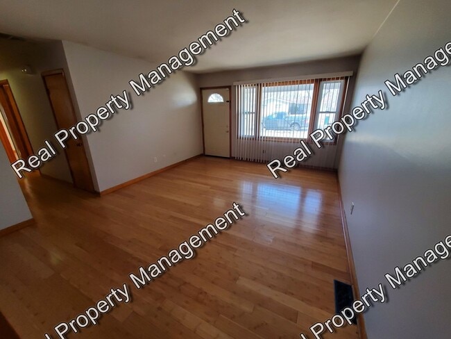 Photo - Freshly painted 3 Bedroom Ranch