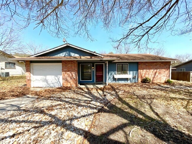 Building Photo - Beautiful 4-Bedroom Home Near Shopping & Dining in Live Oak