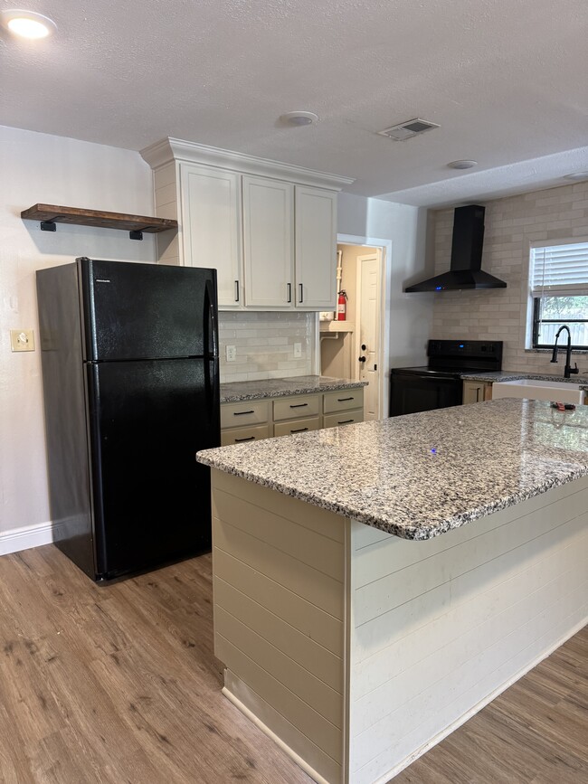 Photo - 8230 W Bavarian St Casa