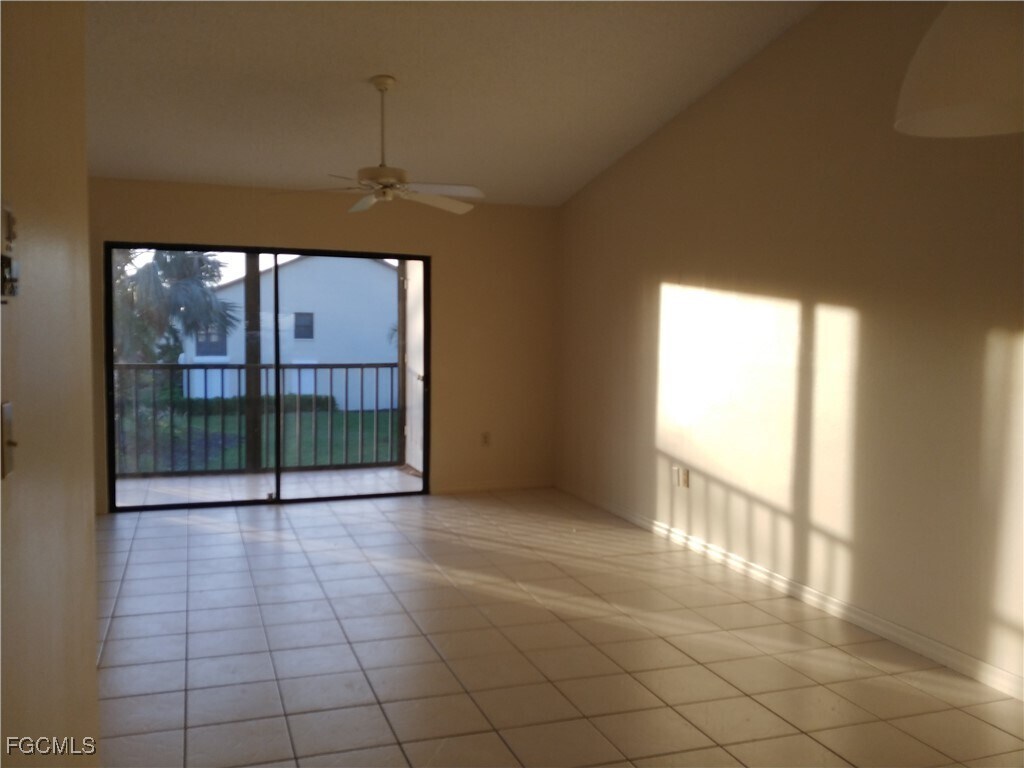 Photo - 9265 Lake Park Dr Unidad 201