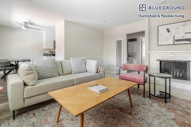 Photo - 910 Rockefeller Dr Unidad FL2-ID1859