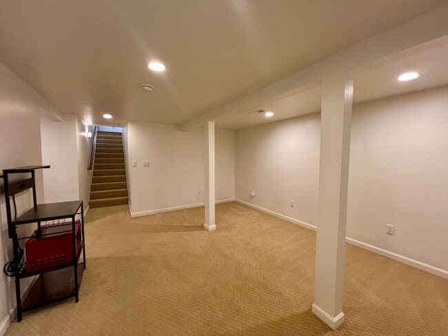 Photo - Cozy 1 bedroom with Kitchenette available ...