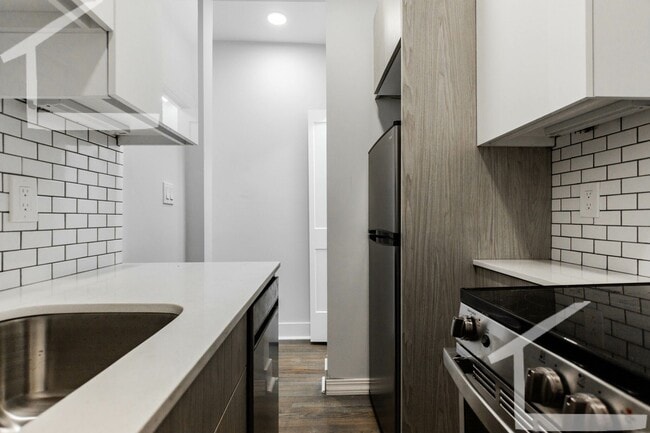 Photo - Sunny Studio Heat and Hot Water Included