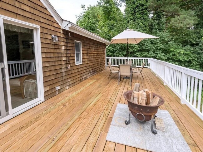 Photo - 3 Hickory Ln