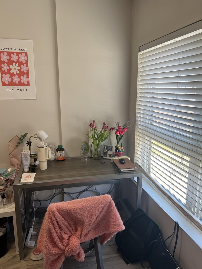 Photo - 258A-258A Sunview St