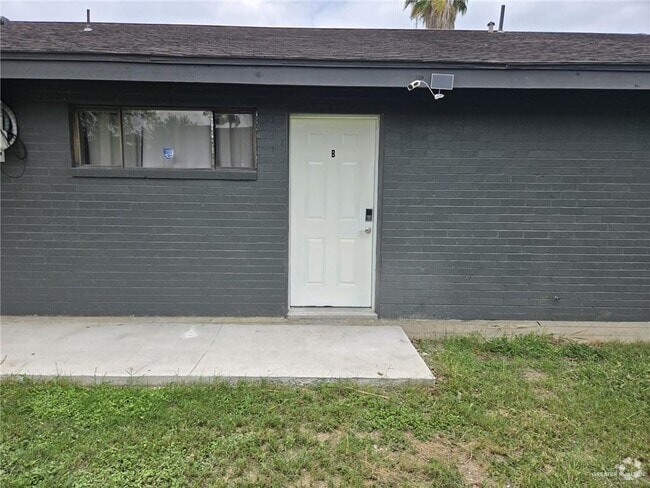 Building Photo - 800 E Tulipan Ave Rental