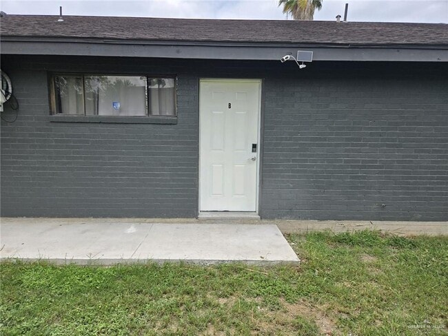 Building Photo - 800 E Tulipan Ave Rental