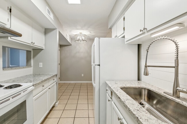 Photo - 813 Hammond Manor Dr Unit B