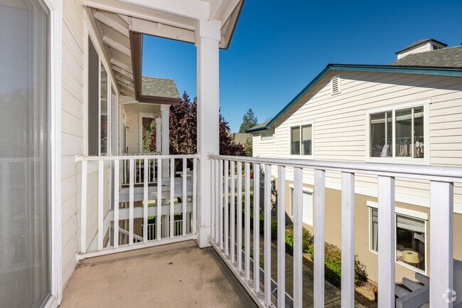 2BR, 1BA - 864SF - Balcony View