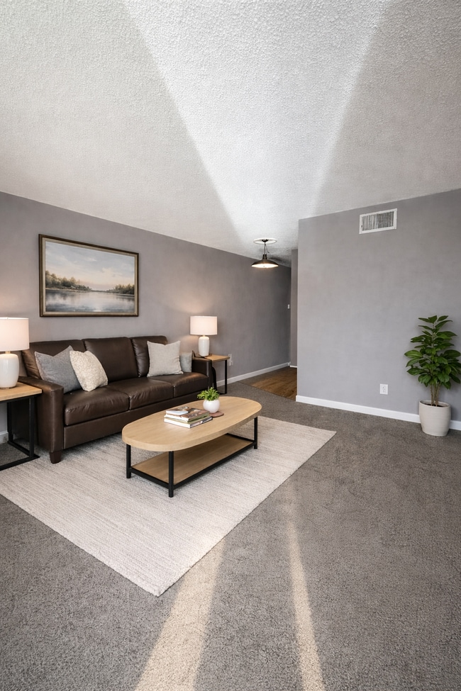 Photo - 690 Hudson St