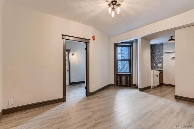 Building Photo - 215 E 11th Ave Unit B5