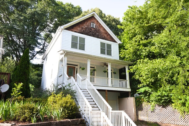 Building Photo - 1199 Foster Plz NW