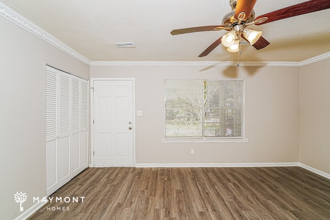 Photo - 77 Oakwood St