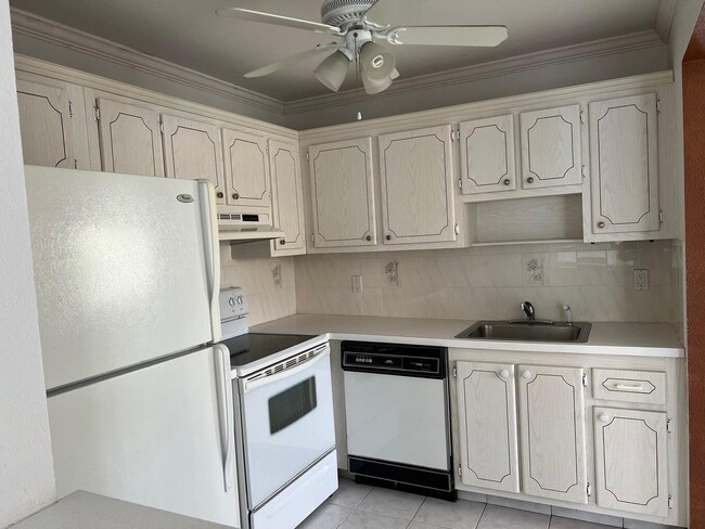 Building Photo - 371 Flanders Dr Unit 371 Rental