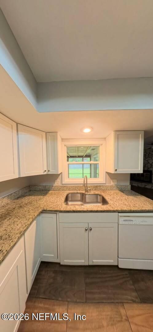 Photo - 1294 Bee St N