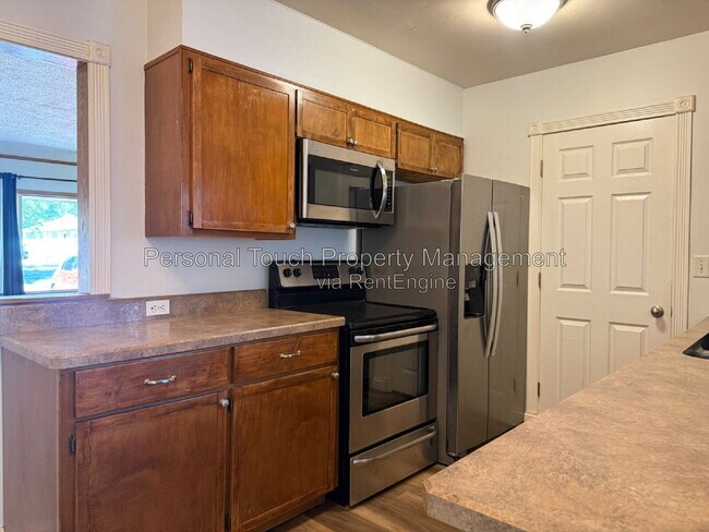 Photo - 718 18th St S