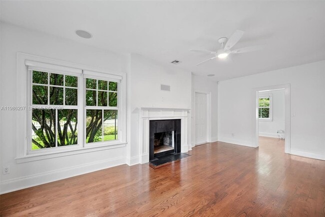 Photo - 285 NE 105th St