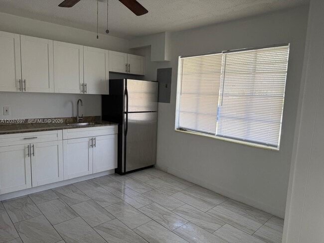 Photo - 1324 N 58th Ave Unit 1
