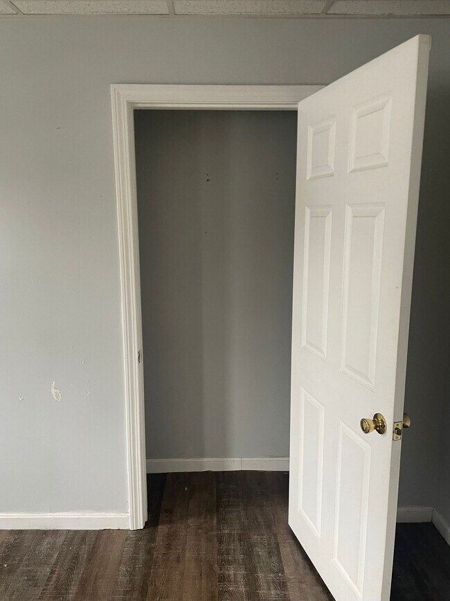 Photo - 1899 N Main St