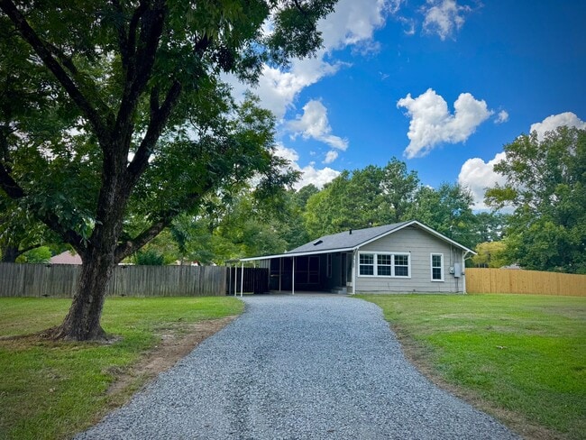 Building Photo - 6201 N Park Rd