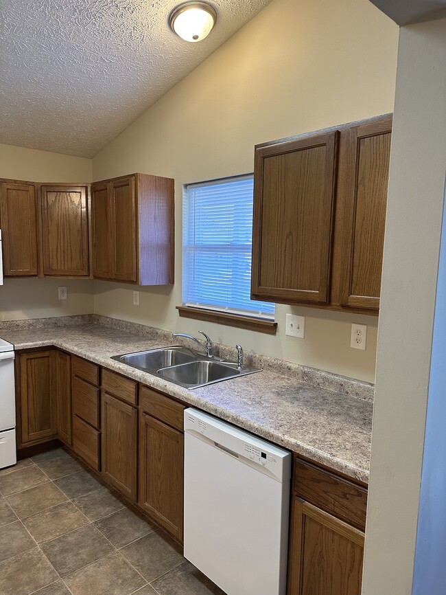 Photo - 1128 Sourgum Lane