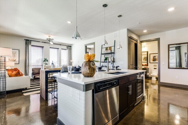 Photo - Get the Space You Want & 6 Weeks FREE! Unit AAHH1