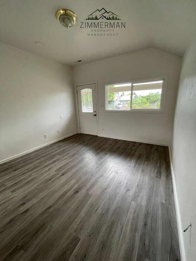 Photo - 3 bedroom, 1 1/2 bathroom House in Thurston neighborhood