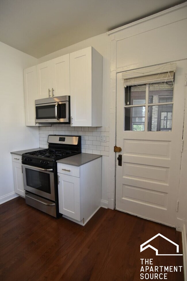 Photo - 3804 N Pine Grove Ave Unidad 3