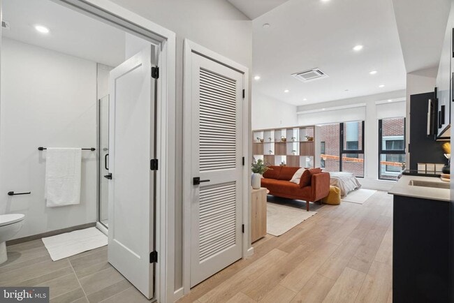 Building Photo - 1705 N American St