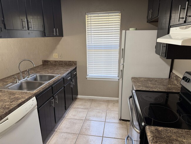 Photo - 2133 Corinne St