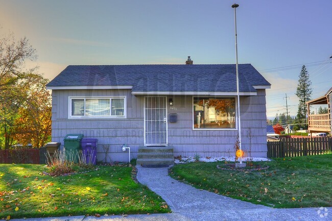 Building Photo - Shadle Bungalow with finished basement Rental