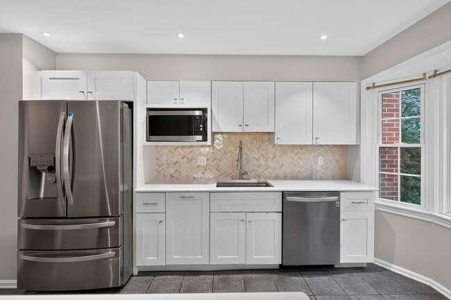 Photo - 3-level townhome in sought-after Sycamore Heights
