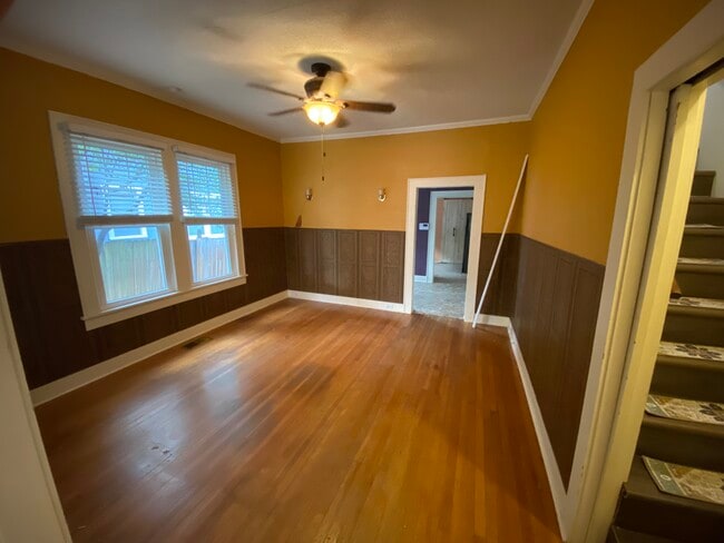 Photo - 156 College St