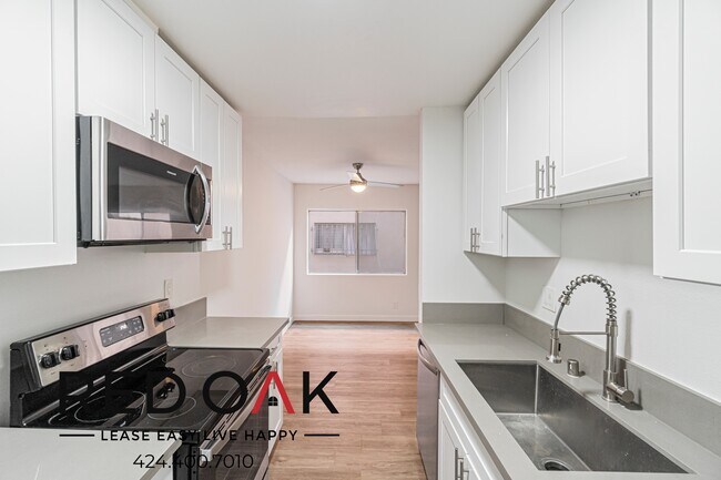 Photo - Outstanding One Bedroom with Beautiful Flo... Unidad 302