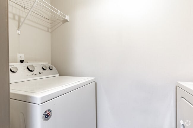 2BR, 2BA - 950SF