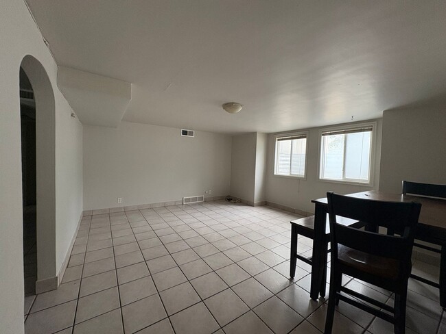 Building Photo - Genevieve House Unit 273 (Basement)