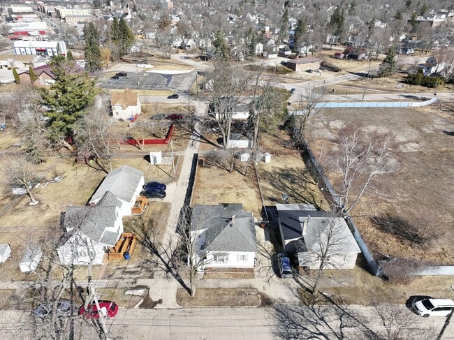 Photo - 139 Mosser St